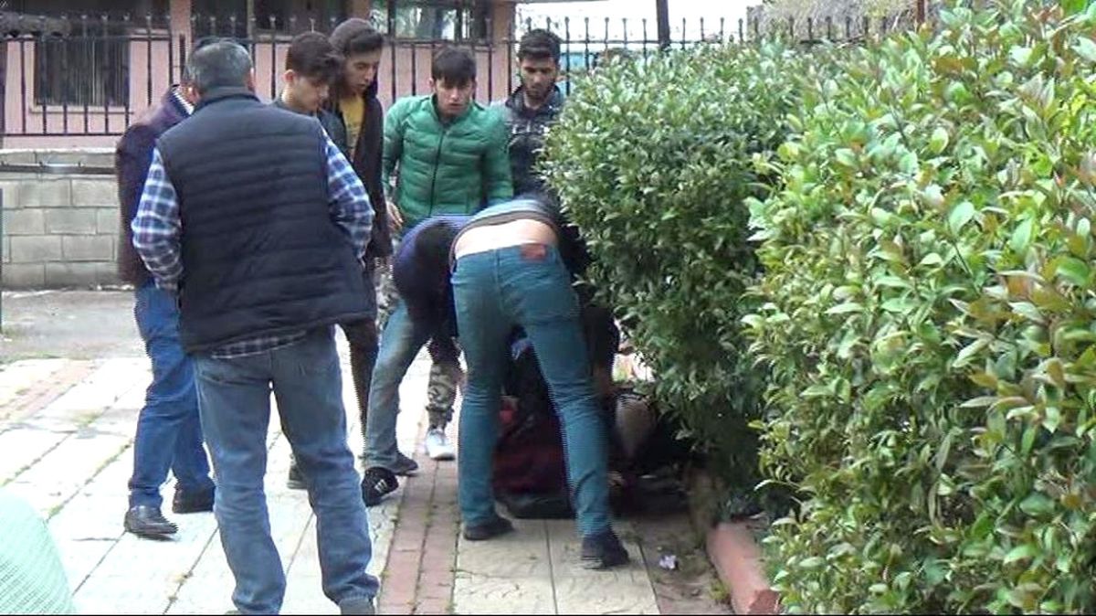 Adıyaman\'da İki Grup Tekme Tokat Birbirine Girdi