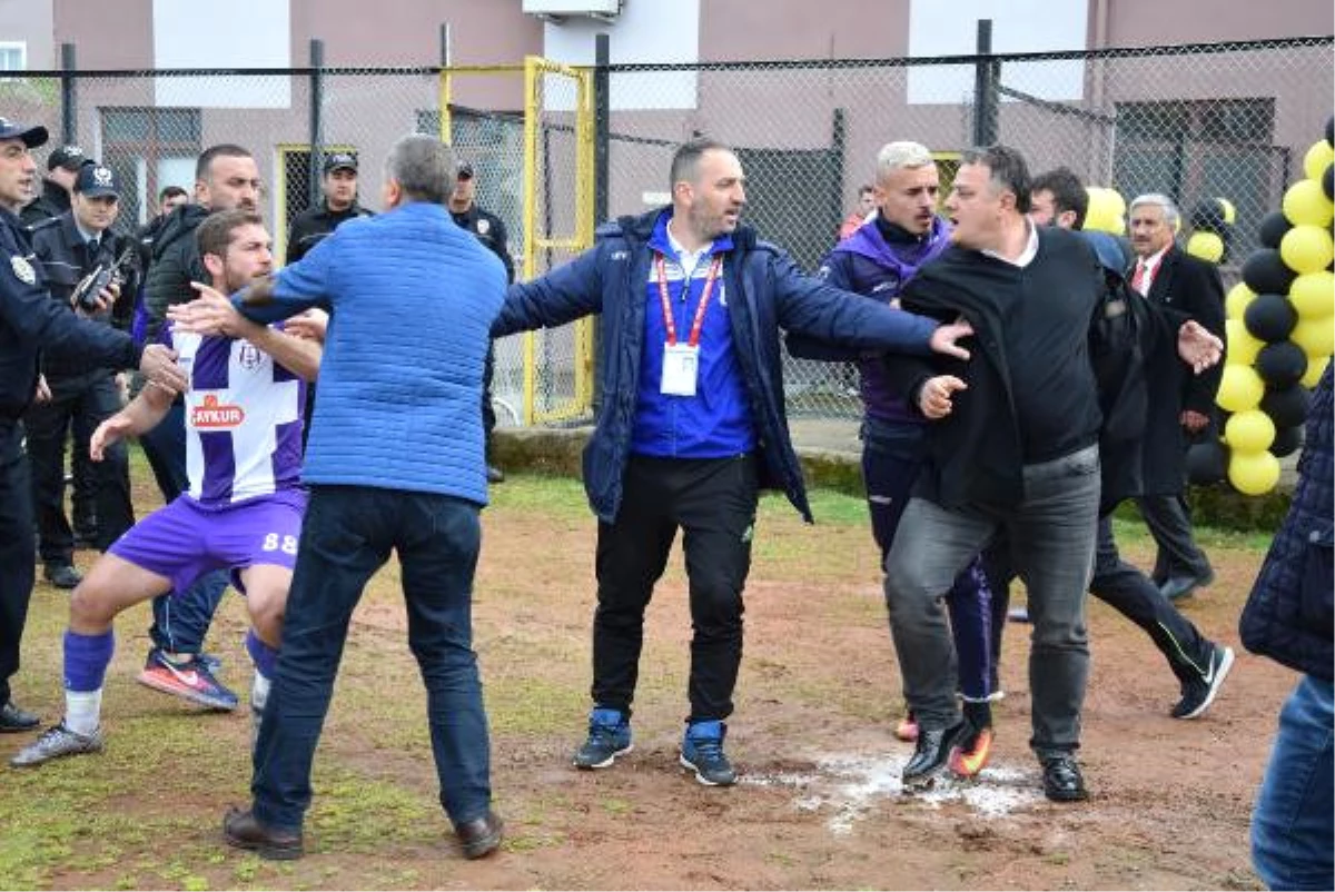 Amatör Lig Maçında Kulüp Başkanı Futbolcuyu Tokatladı