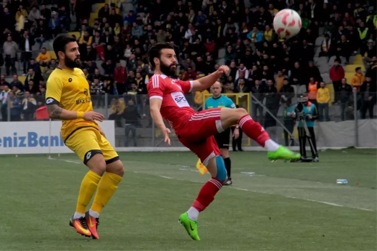 Ankaragücü Futbolcuları ve Taraftarlardan İzmir Marşı