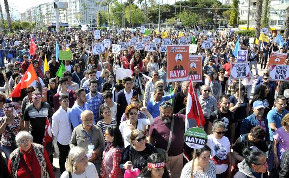 Antalya\'da 2 Bin Kişi \'Hayır\' İçin Yürüdü