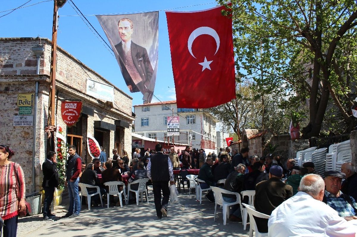 Ayvalık\'ta Deveciler Lokali Törenle Açıldı