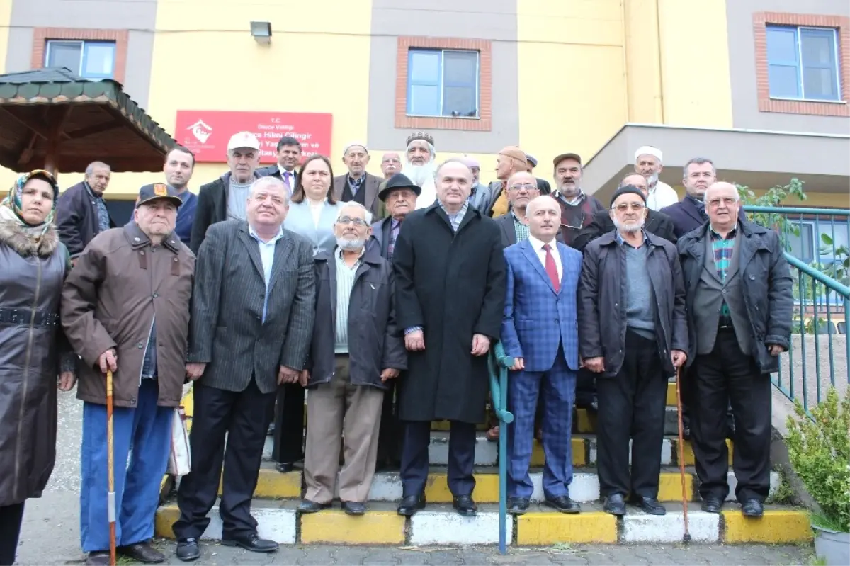 Bakan Faruk Özlü, Huzurevi Sakinleri ile Kahvaltı Yaptı