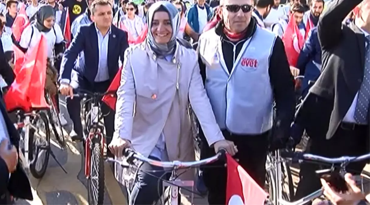 Bakan Kaya Gençlerle Pedal Çevirdi