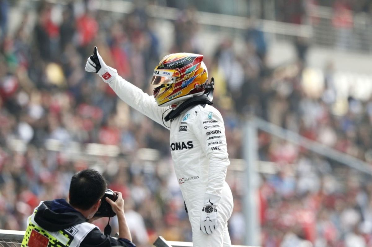 Çin Grand Prix\'in Kazananı Lewis Hamilton