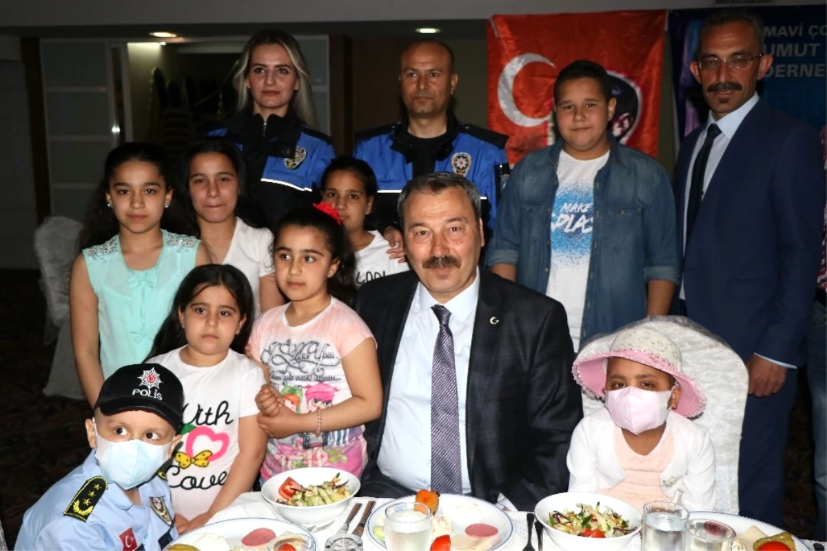 Çocukların "Osman Amcası" Lösemili Çocukları Moral Yemeğinde Yalnız Bırakmadı