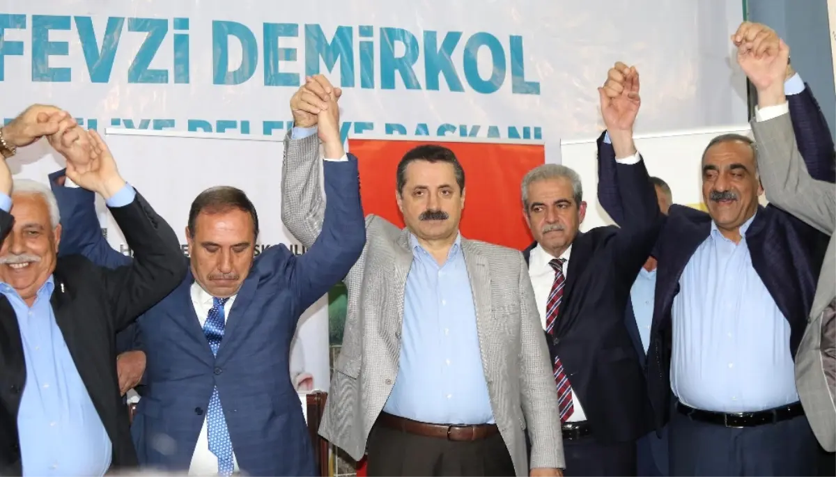 Eski CHP\'li Başkan Yardımcıları AK Parti\'ye Katıldı