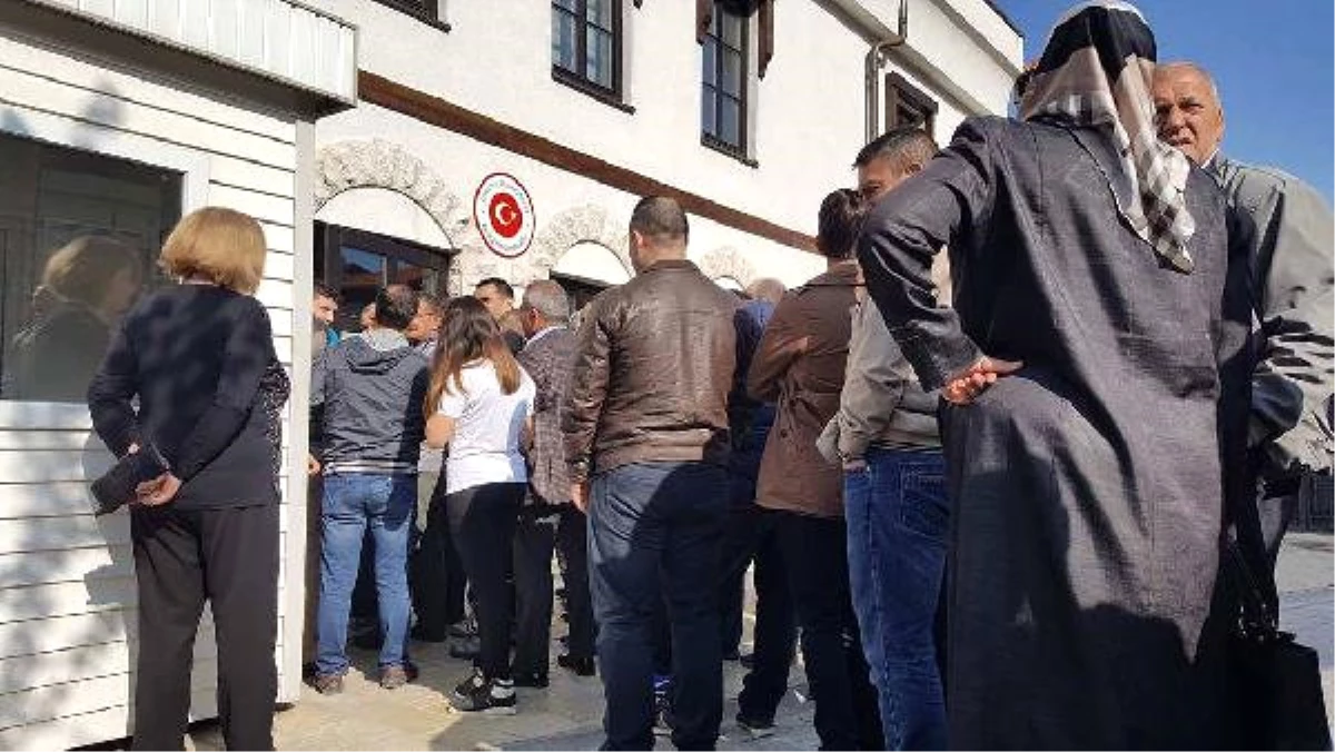 Kosova\'da Türk Vatandaşları Sandık Başına Gitti