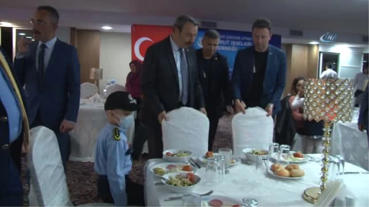 Osman Amca" Lösemili Çocukları Moral Yemeğinde Yalnız Bırakmadı