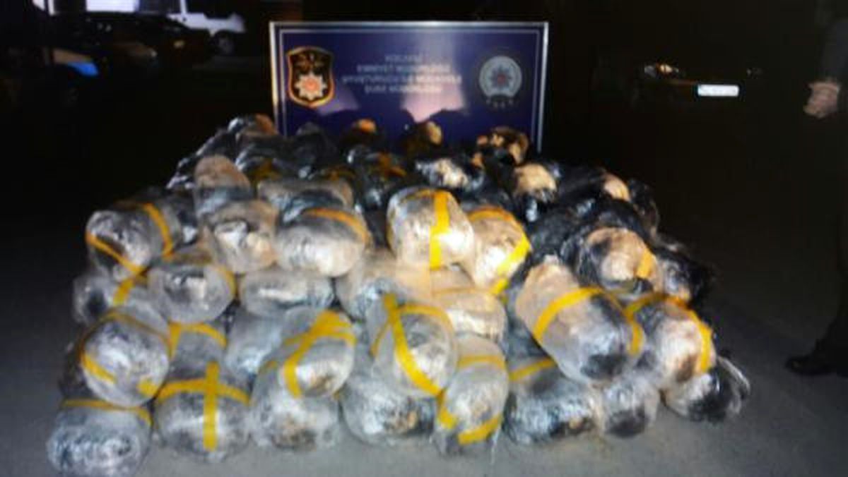 Saman Çuvallarının Arasından 770 Kilo Esrar Çıktı