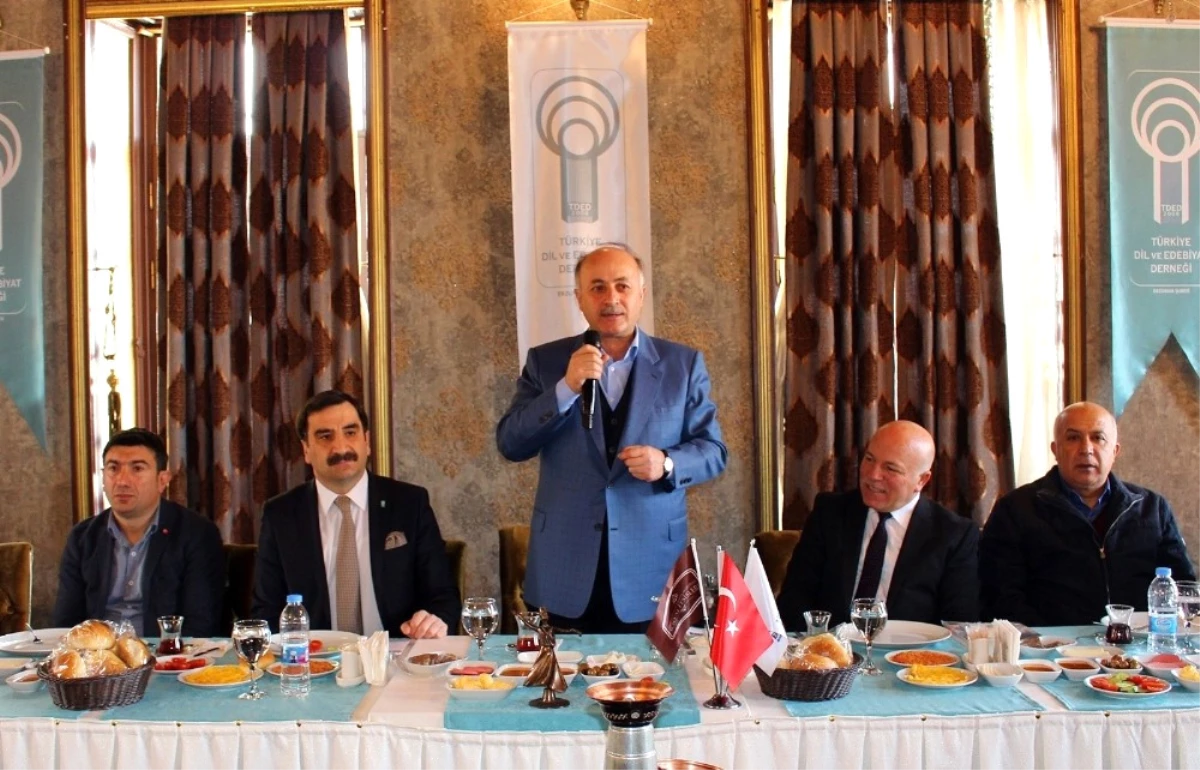 Tded Erzurum Şubesinden Dil ve Edebiyat Üzerine İstişare Toplantısı Yapıldı