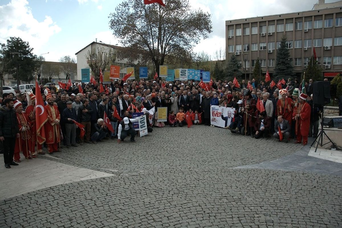 Uşak\'ta Mehteranlı Evet Yürüyüşü