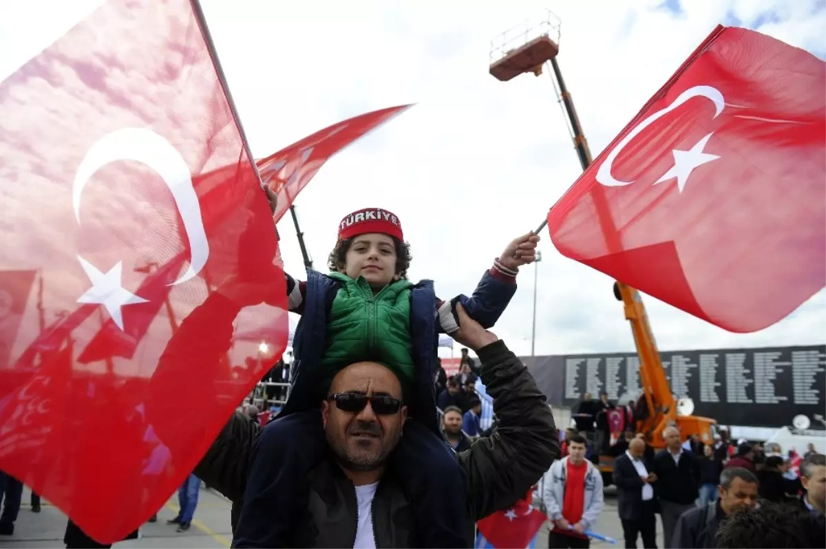 Yenikapı\'da MHP Mitingi Düzenleniyor