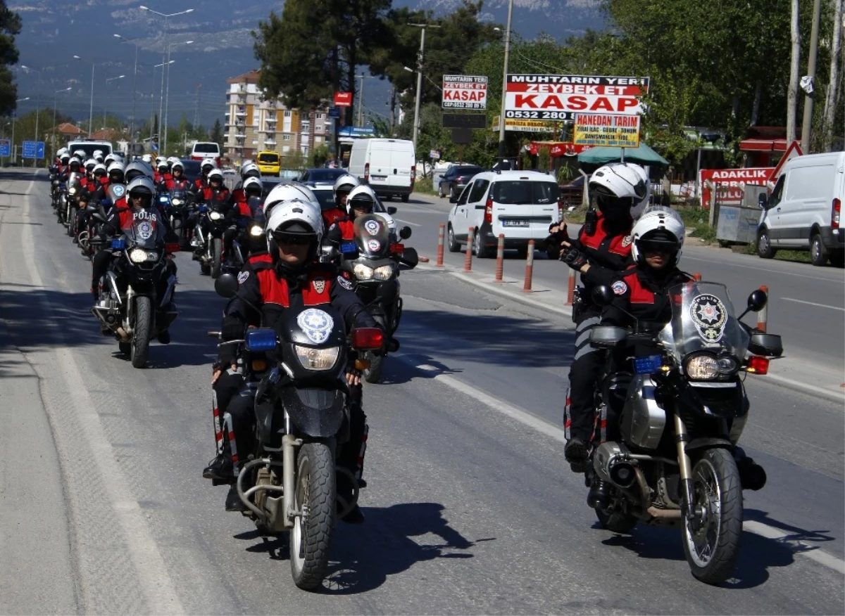 Antalya\'da Polis Şehitliğinde Anma Töreni