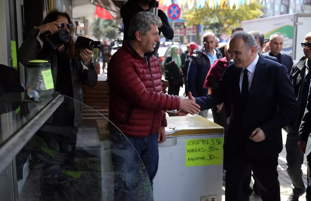 Bakan Özlü, Akçakoca Esnafını Ziyaret Etti