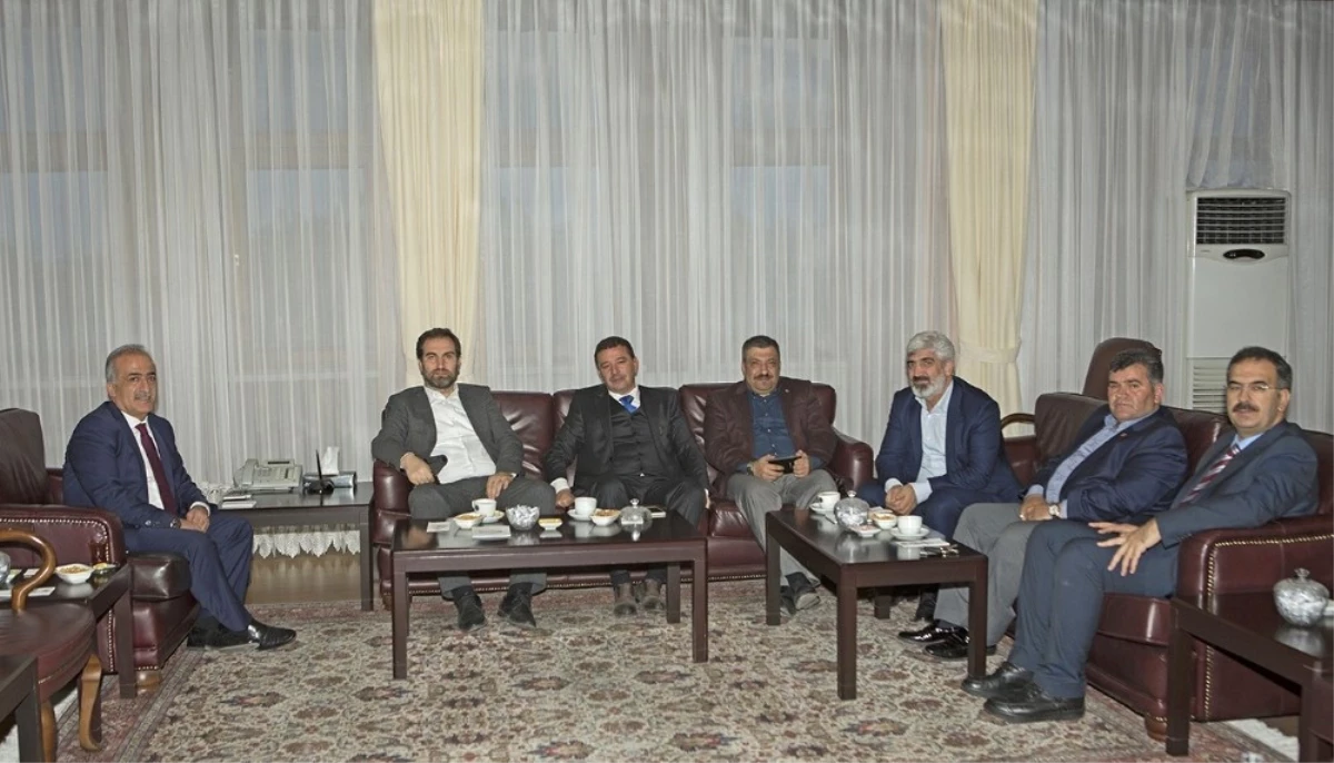 Başbakan Başdanışmanı Mustafa Şen ile Genar Araştırma Şirketi Başkanı İhsan Aktaş, Rektör...