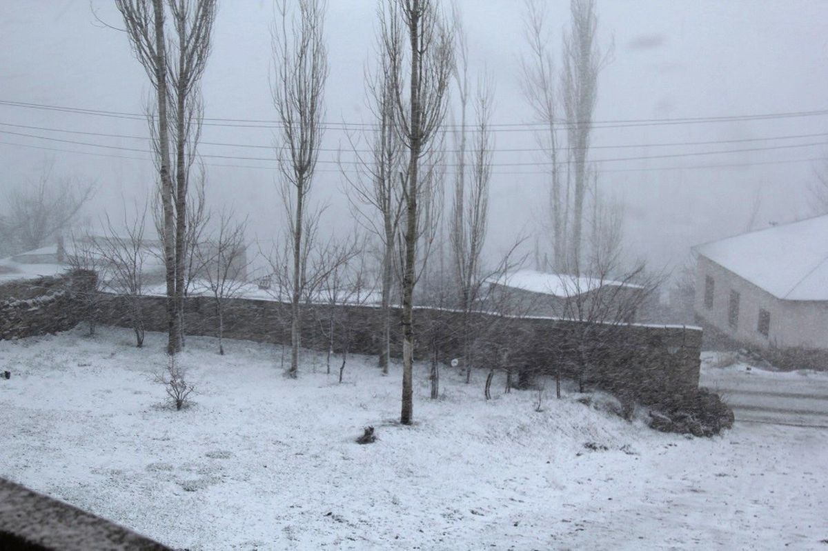 Başkale\'de Kar Yağışı