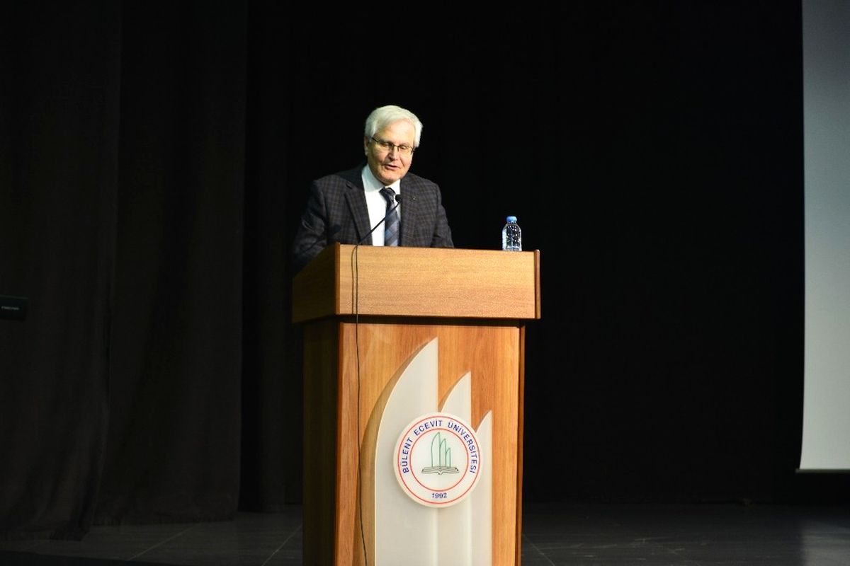 Beü\'de \'Nükleer Enerji: Türkiye ve Dünya\' Başlıklı Konferans Düzenlendi