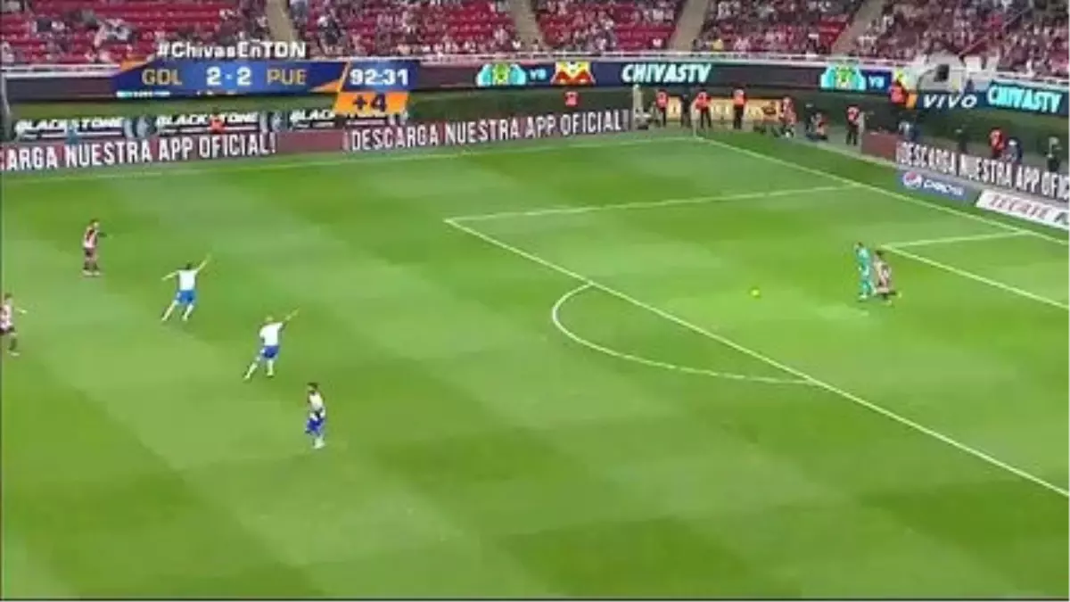 Bir Anda Ortaya Çıktı, Kaleci Neye Uğradığını Şaşırdı!