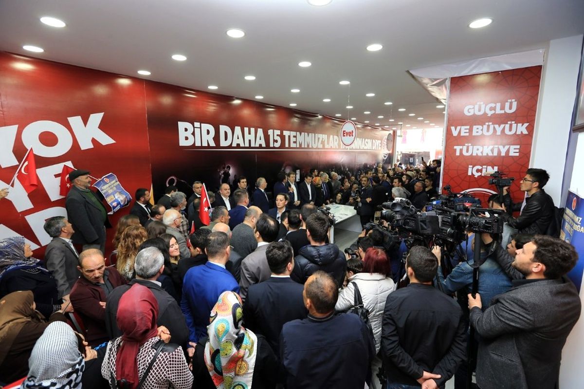 Denizli\'de Referandum Bilgilendirme Merkezine Yoğun İlgi