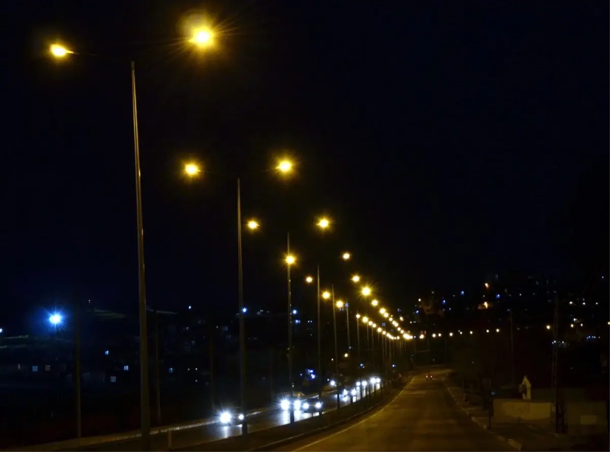 Dicle Elektrik, Diyarbakır\'da 9 Bin Sokak Lambasını Yeniledi