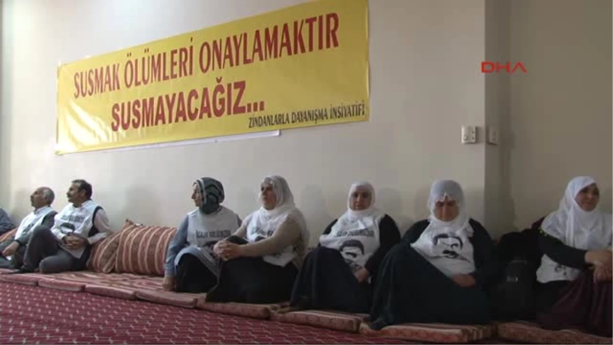 Diyarbakır\'da, Cezaevlerindeki Açlık Grevlerine Destek Için 20 Kişi Açlık Grevi Başlattı