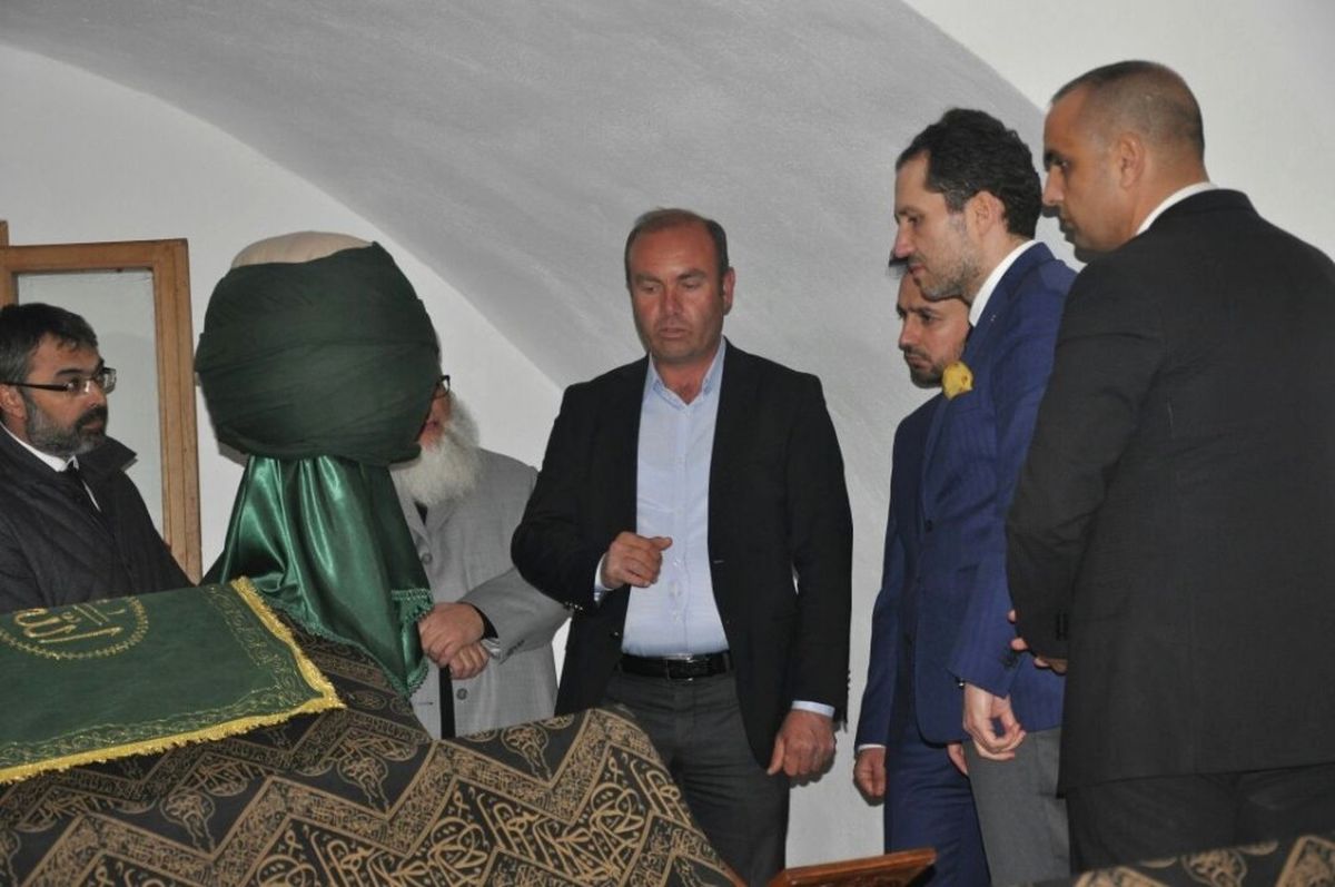 Erbakan Vakfı Genel Başkanı Fatih Erbakan\'dan Şeyh Edebali Türbesine Ziyaret