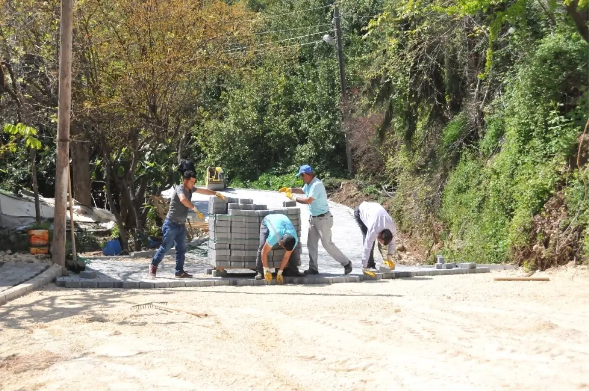 Erdemli\'de Köylere Parke Yol Yapılıyor