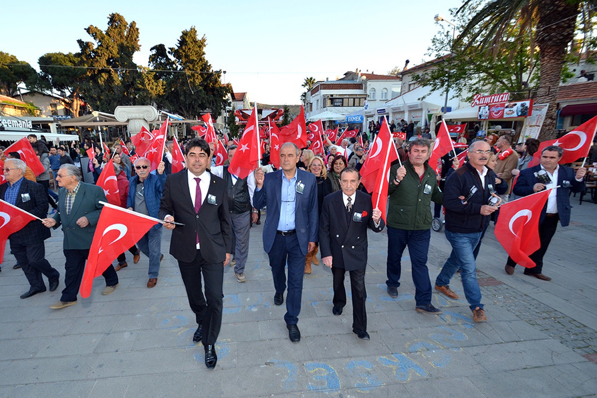 Foçalılar Atatürk\'ü Özlem ve Minnetle Andı