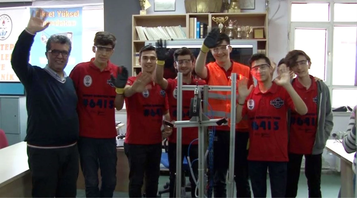 Gültepe Öğrencileri ABD\'deki Robot Yarışmasından İki Ödülle Dönüyor