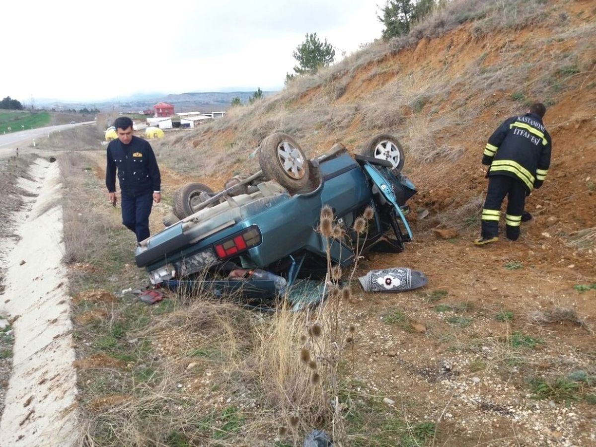 Kastamonu\'da İki Otomobil Çarpıştı: 3 Yaralı