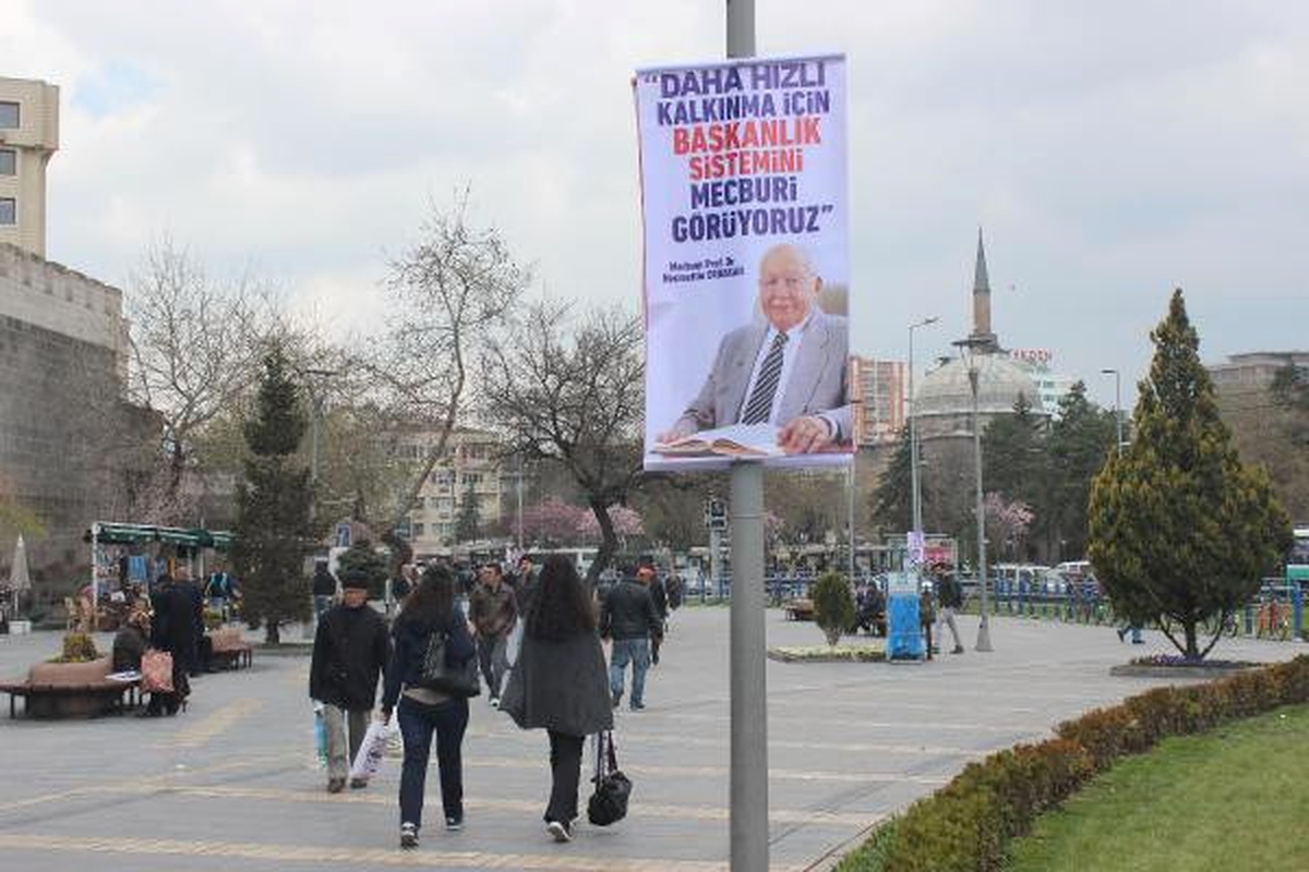 Kayseri\'de, Merhum Liderlerin Fotoğraf ve Mesajları Asıldı (2)