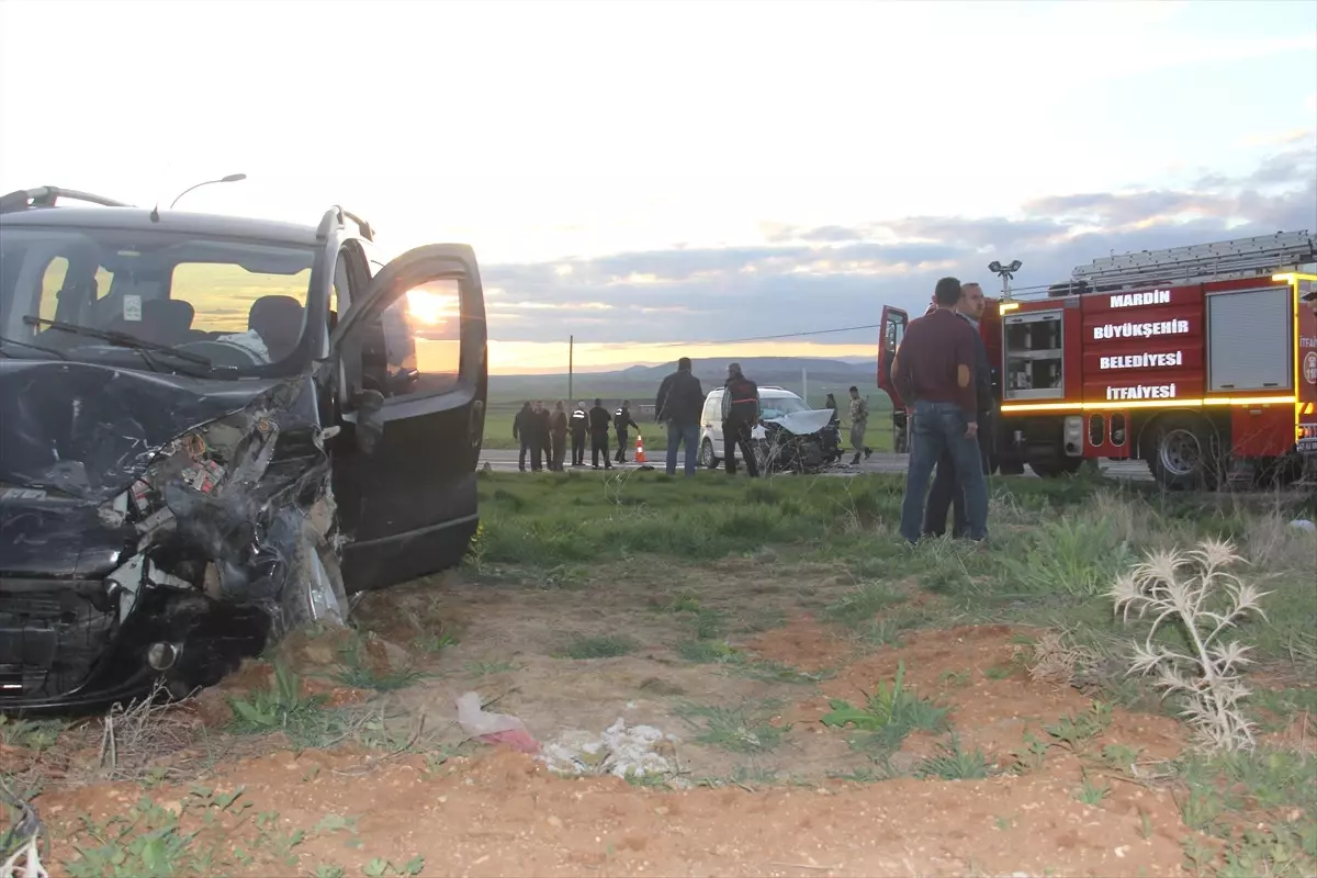 Mardin\'de Trafik Kazası: 3 Yaralı