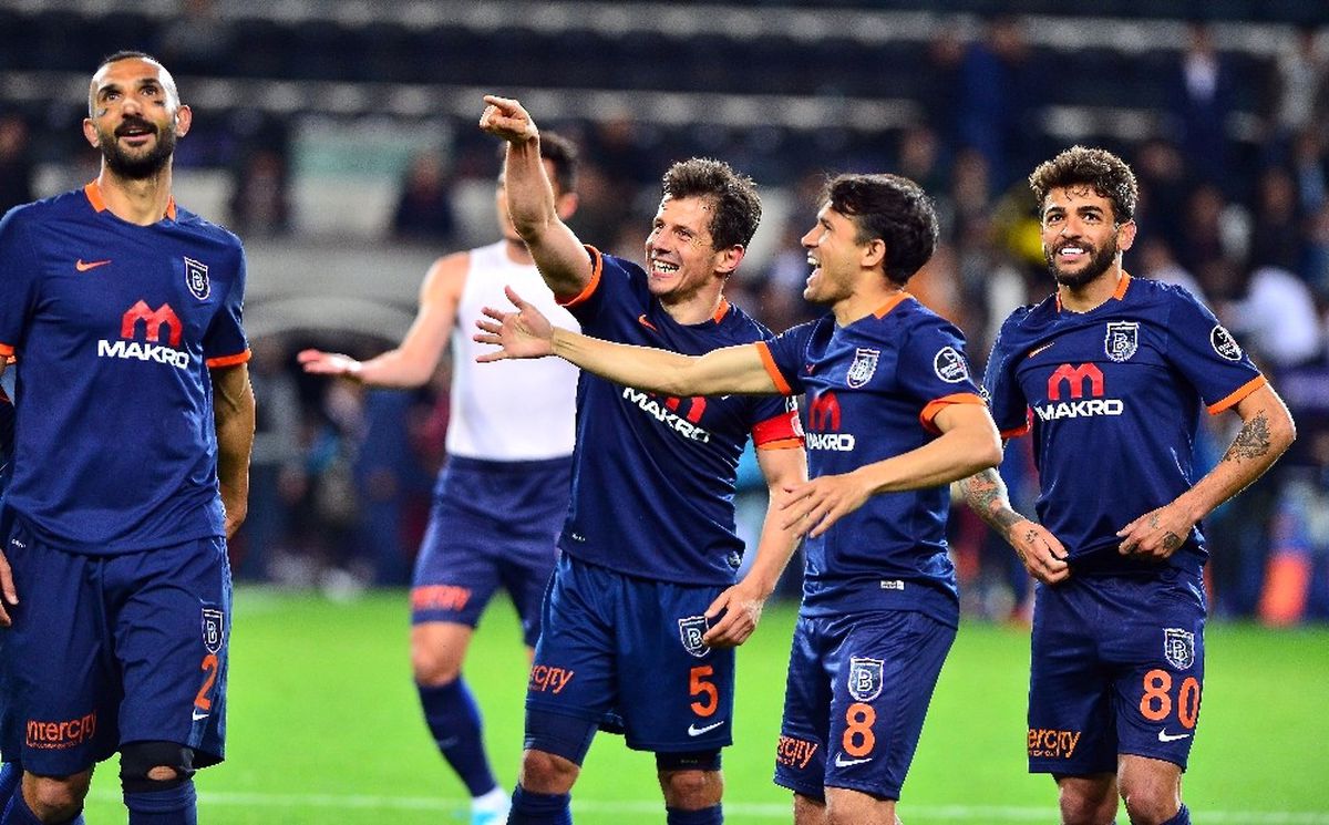 Medipol Başakşehir, Galatasaray\'ı 4 Golle Geçti