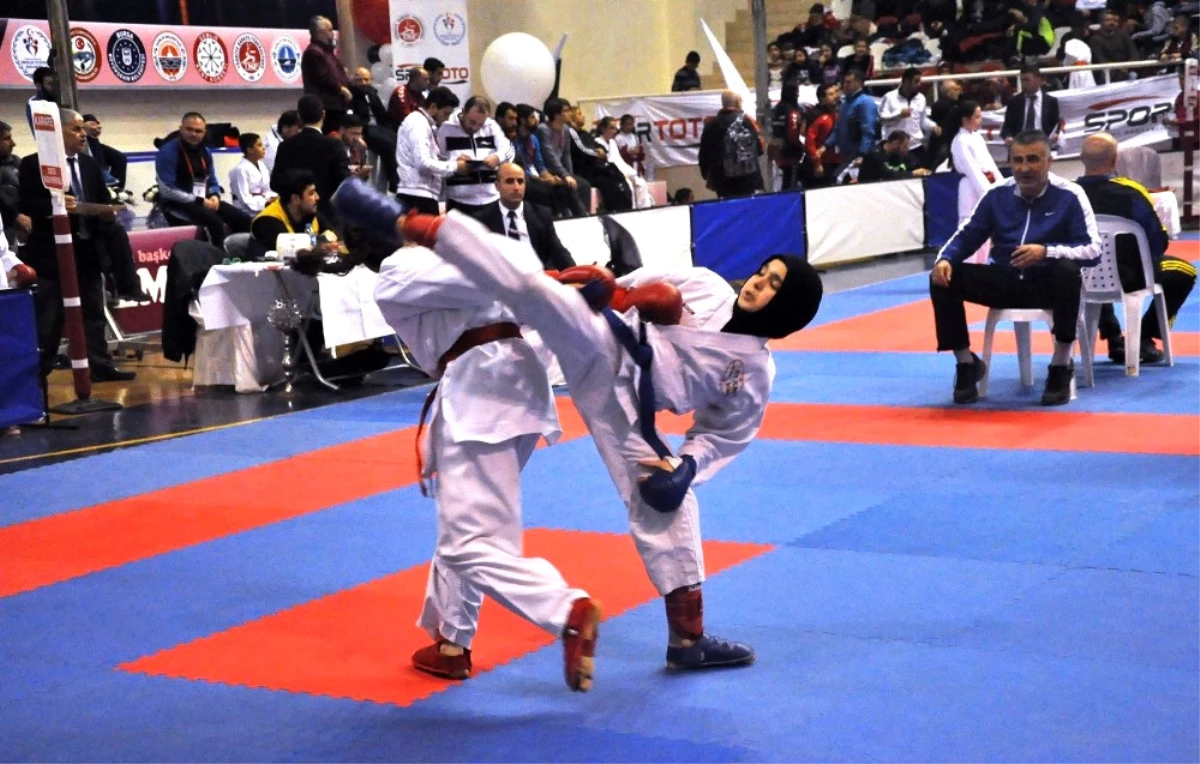 Minik ve Yıldız Karateciler Antalya\'da Buluşuyor