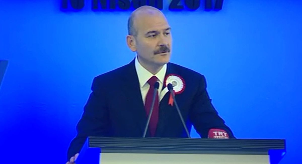 O Serserilerden Biri Pantolonunu Değiştirmeyi Unutmuş"