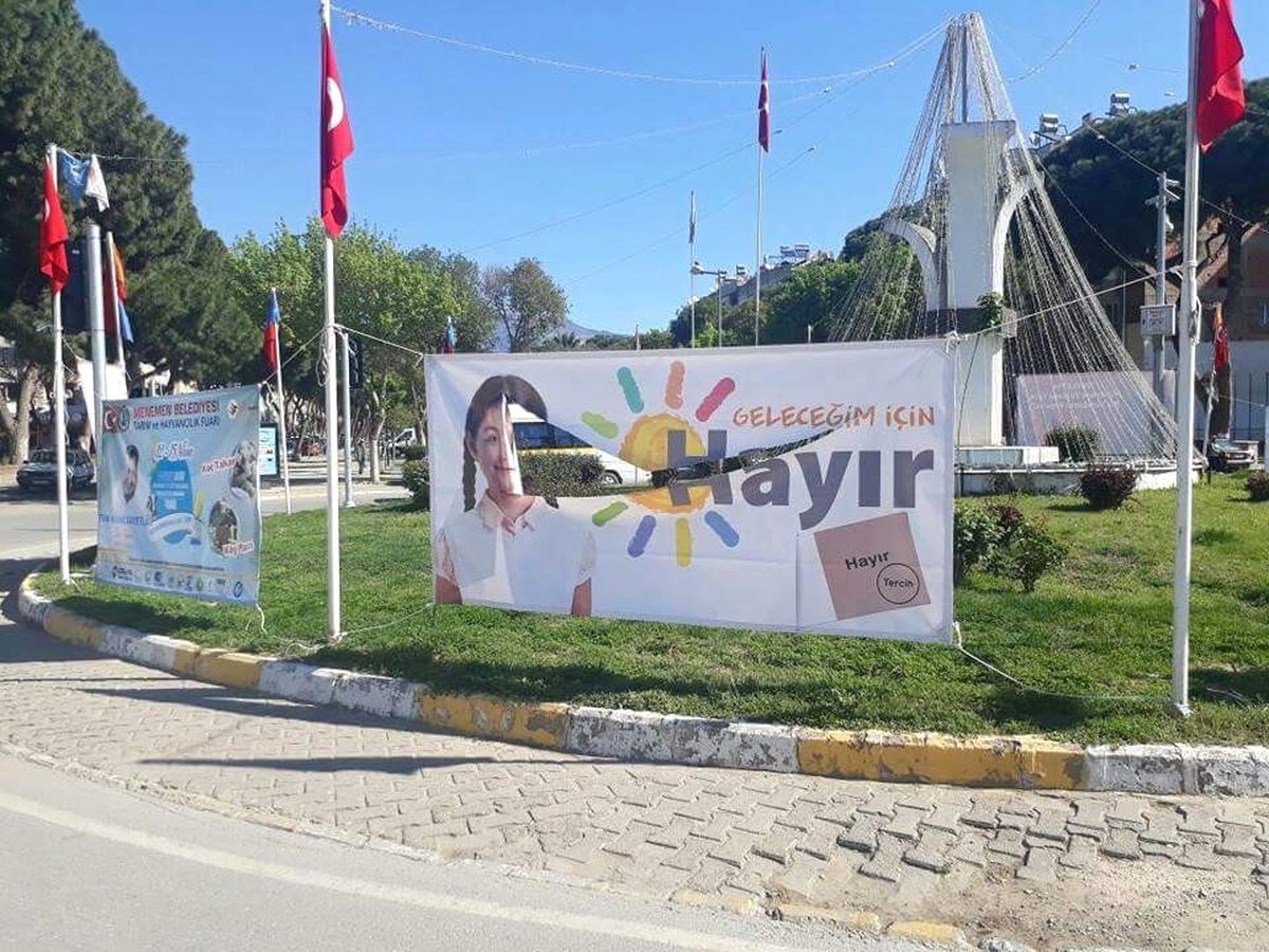 Ödemiş\'te \'Hayır\' Pankartlarına Saldırı