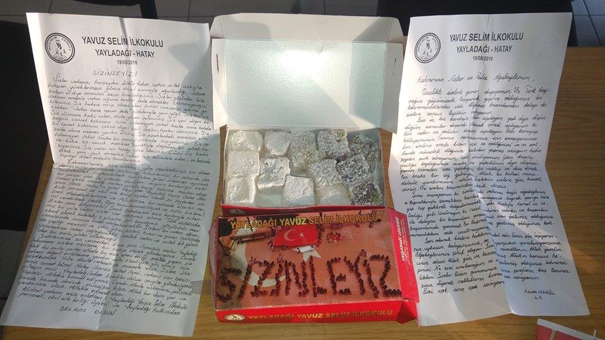 Öğrencilerden Asker ve Polislere 5 Bin Kutu "Mektuplu Lokum"