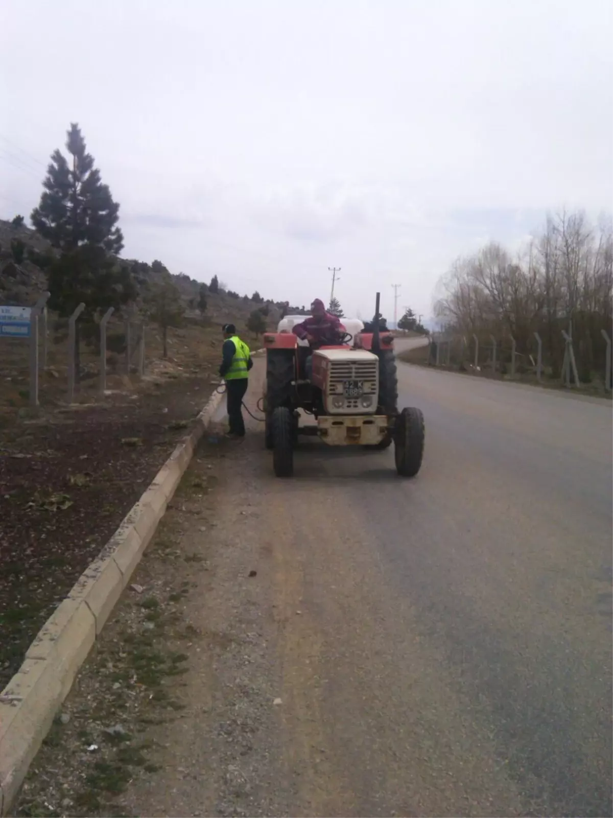 Seydişehir Belediyesi\'nden Yabani Otla Mücadele