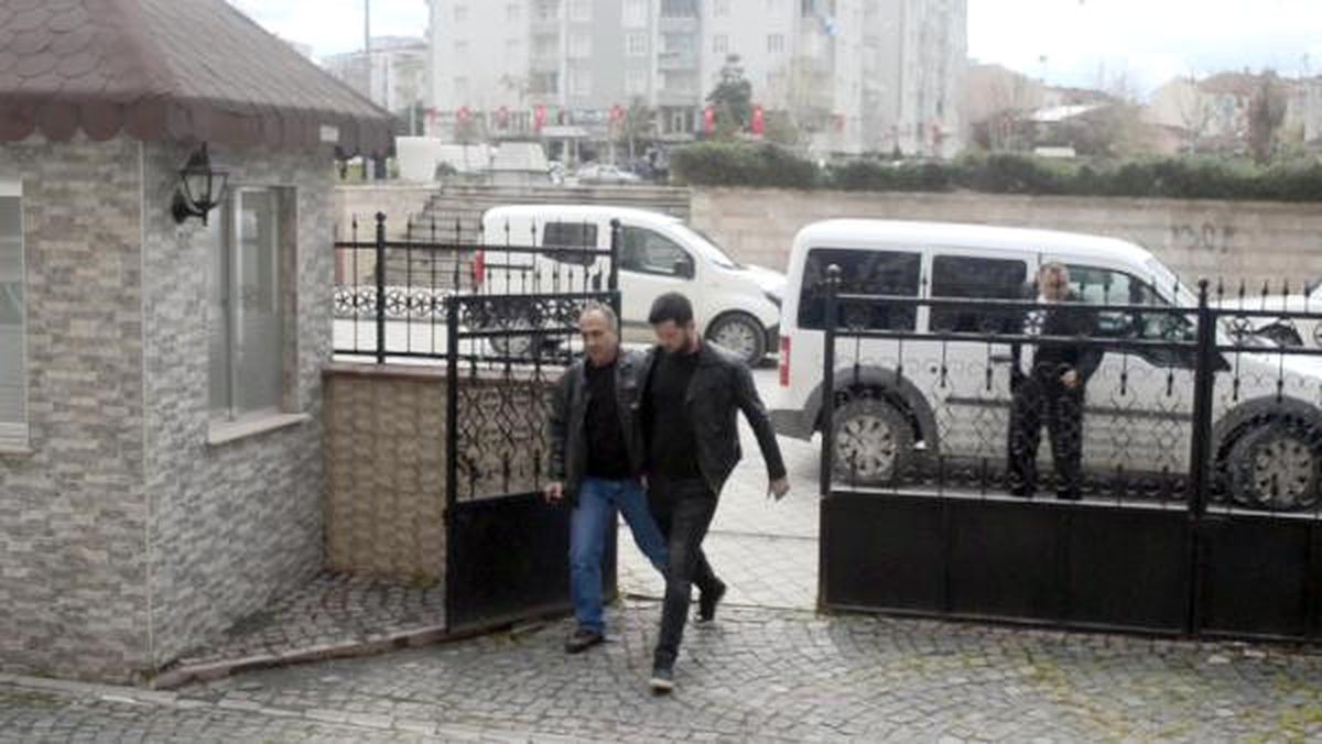 Sinan Oğan'ın Esnaf Ziyaretinde Silahla Görülen Genç, Adliyeye Sevk Edildi