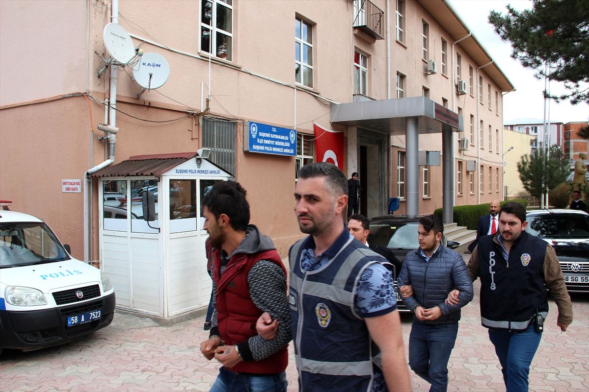 Sivas\'ta Uyuşturucu Operasyonunda 3 Gözaltı