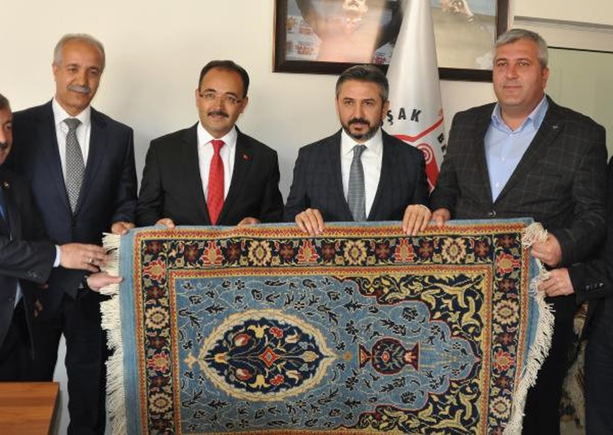 TBMM Başkanvekili Aydın, Uşak\'ta Cumhurbaşkanlığı Sistemi\'ni Anlattı