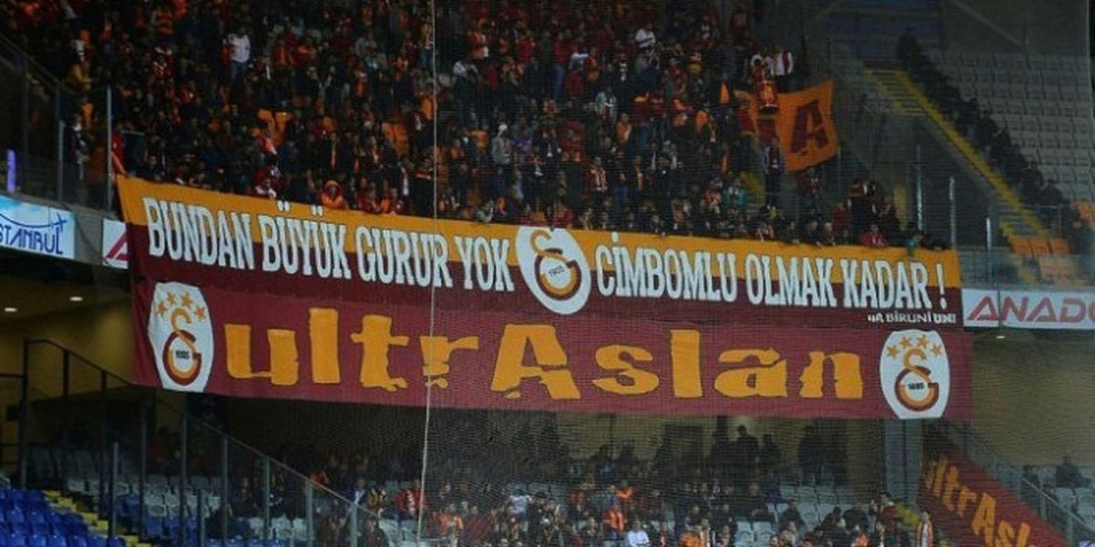 Tribünlerden Şok Tezahürat