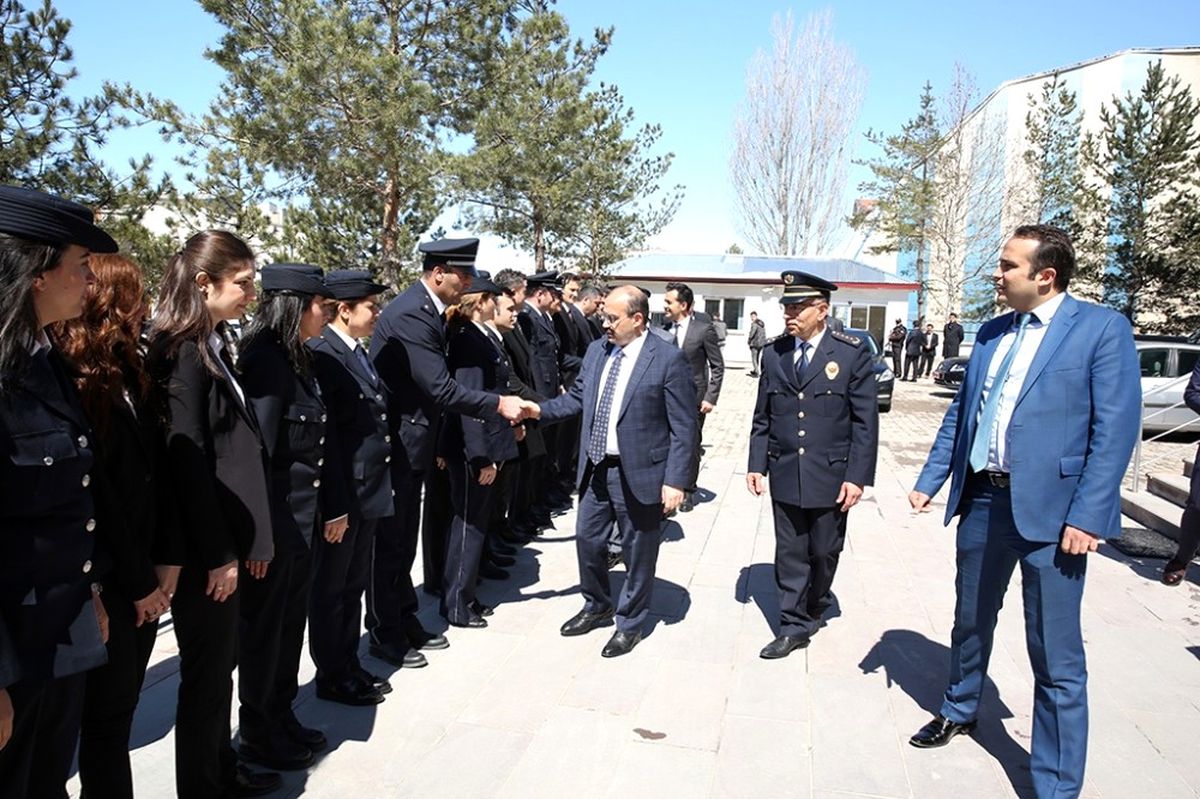 Vali İsmail Ustaoğlu İl Emniyet Müdürlüğü\'nü Ziyaret Etti