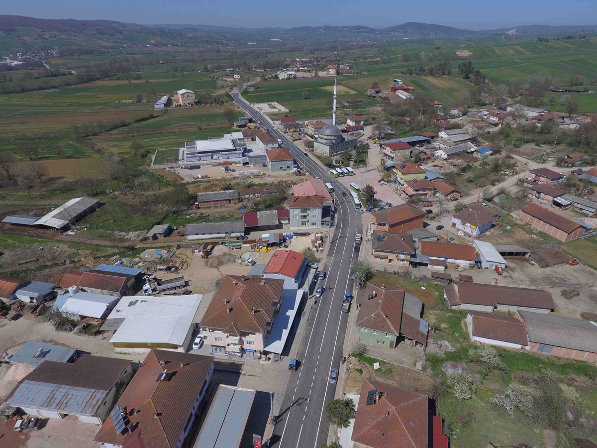 Yol çizgileri yenileniyor