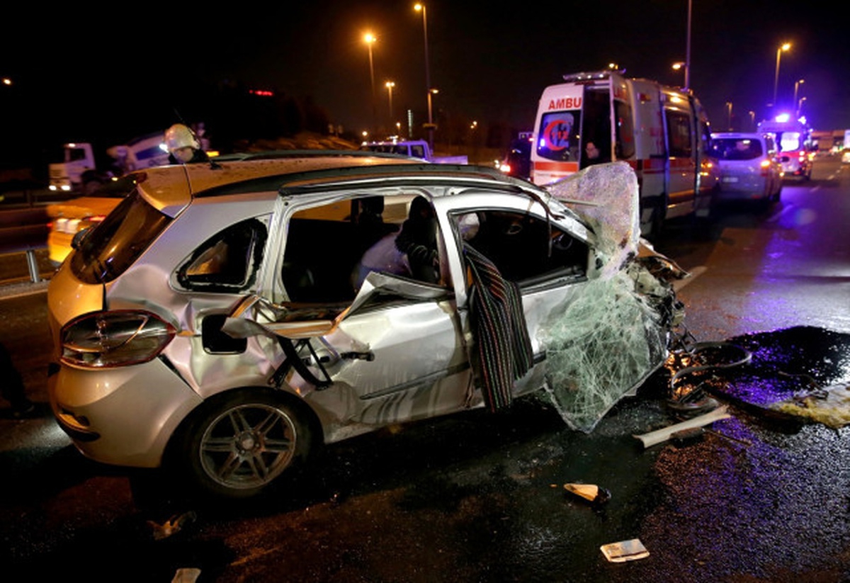 Zeytinburnu\'nda Trafik Kazası: 1 Ölü, 2 Yaralı