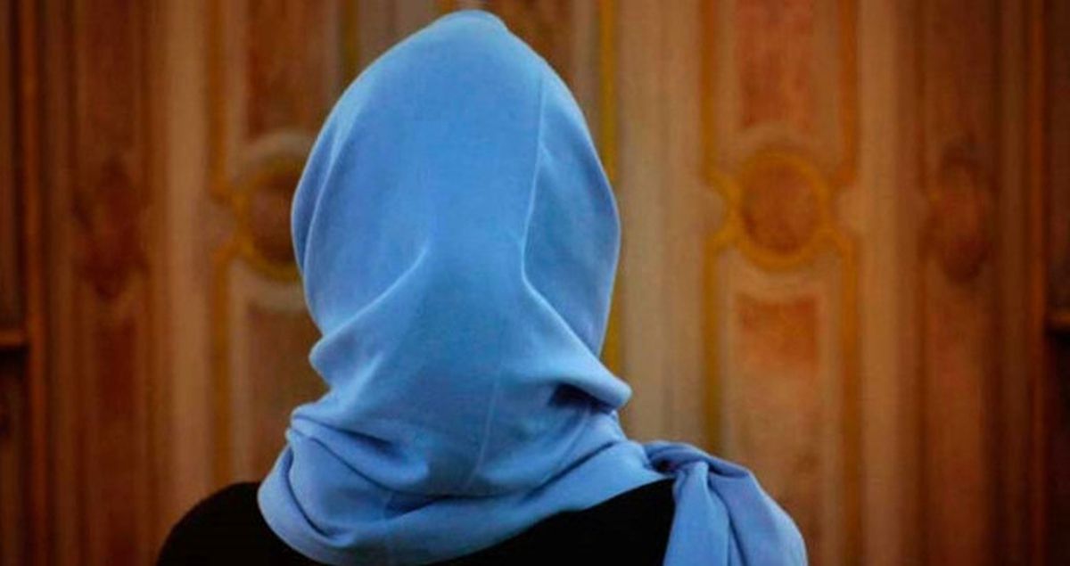 Almanya\'da Başörtülü Genç Kıza Sokak Ortasında Saldırı
