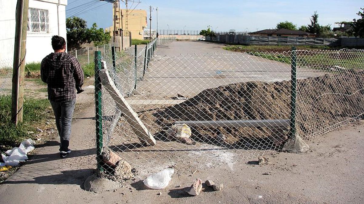 Arsasından Geçtiğini İddia Ettiği Yolu Trafiğe Kapattı