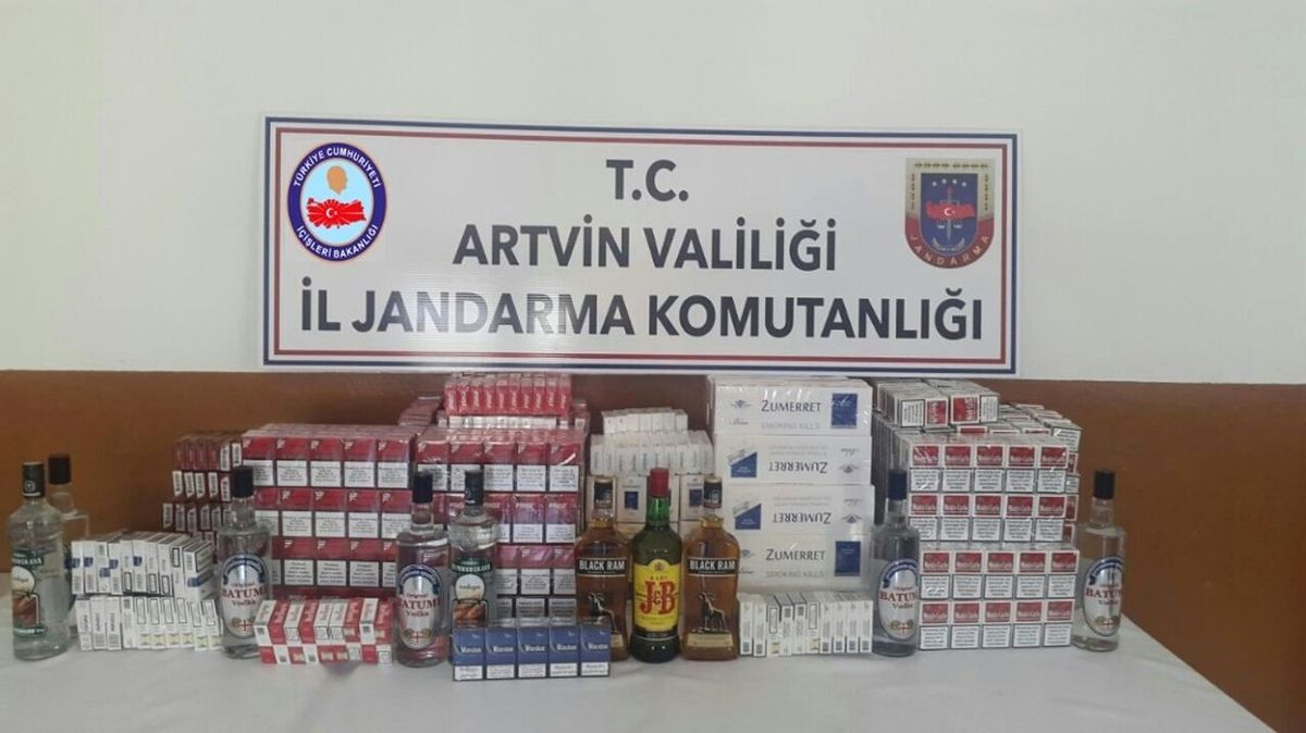 Artvin\'de Kaçak Sigara ve İçki Operasyonu