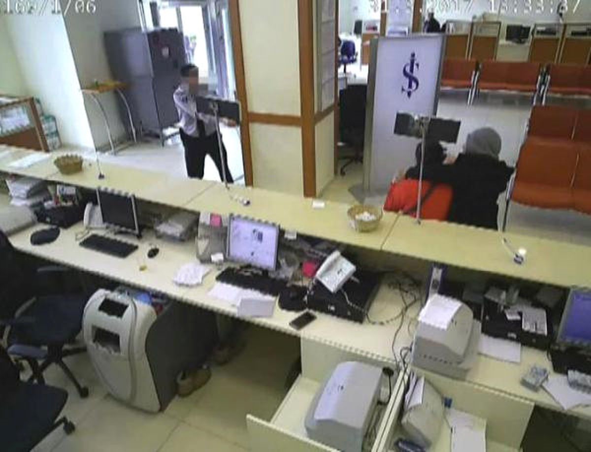 Banka Soyguncusu Sedye ile Adliyeye Sevk Edildi