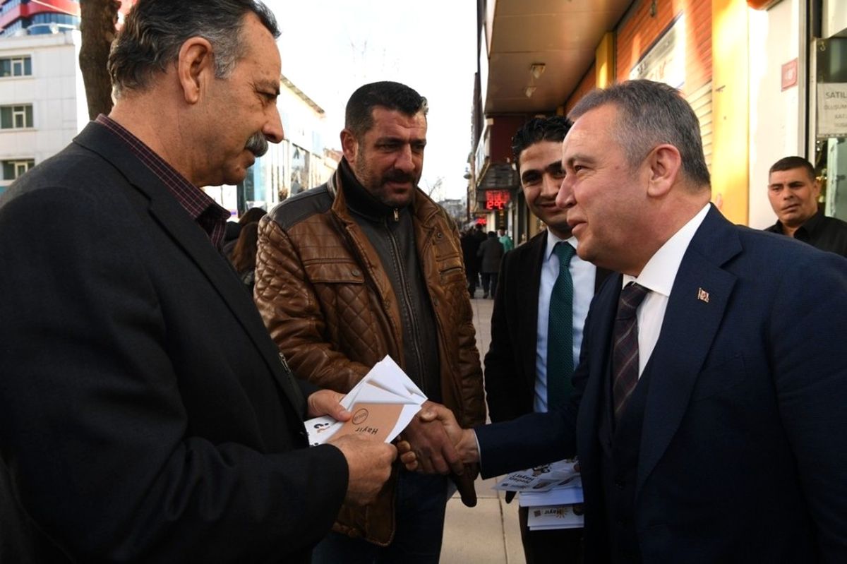 Başkan Böcek Van\'da Sevgiyle Karşılandı